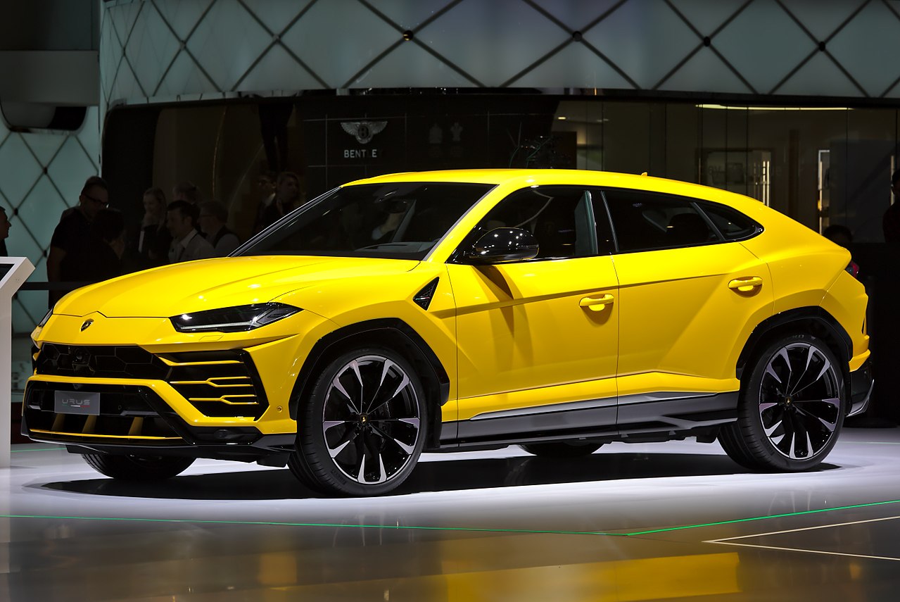 lamborghini urus cena