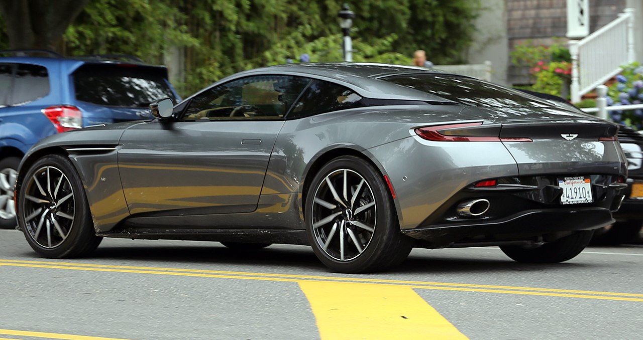 aston martin db11 tył