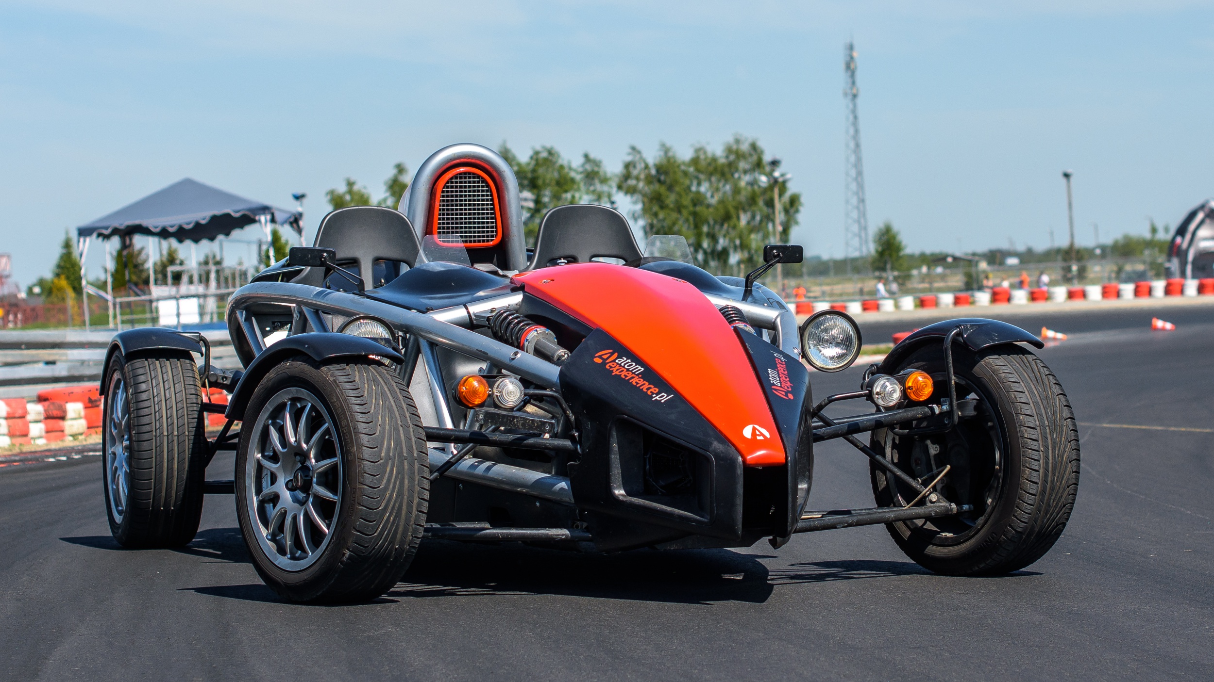 Ferrari F430 vs. Ariel Atom