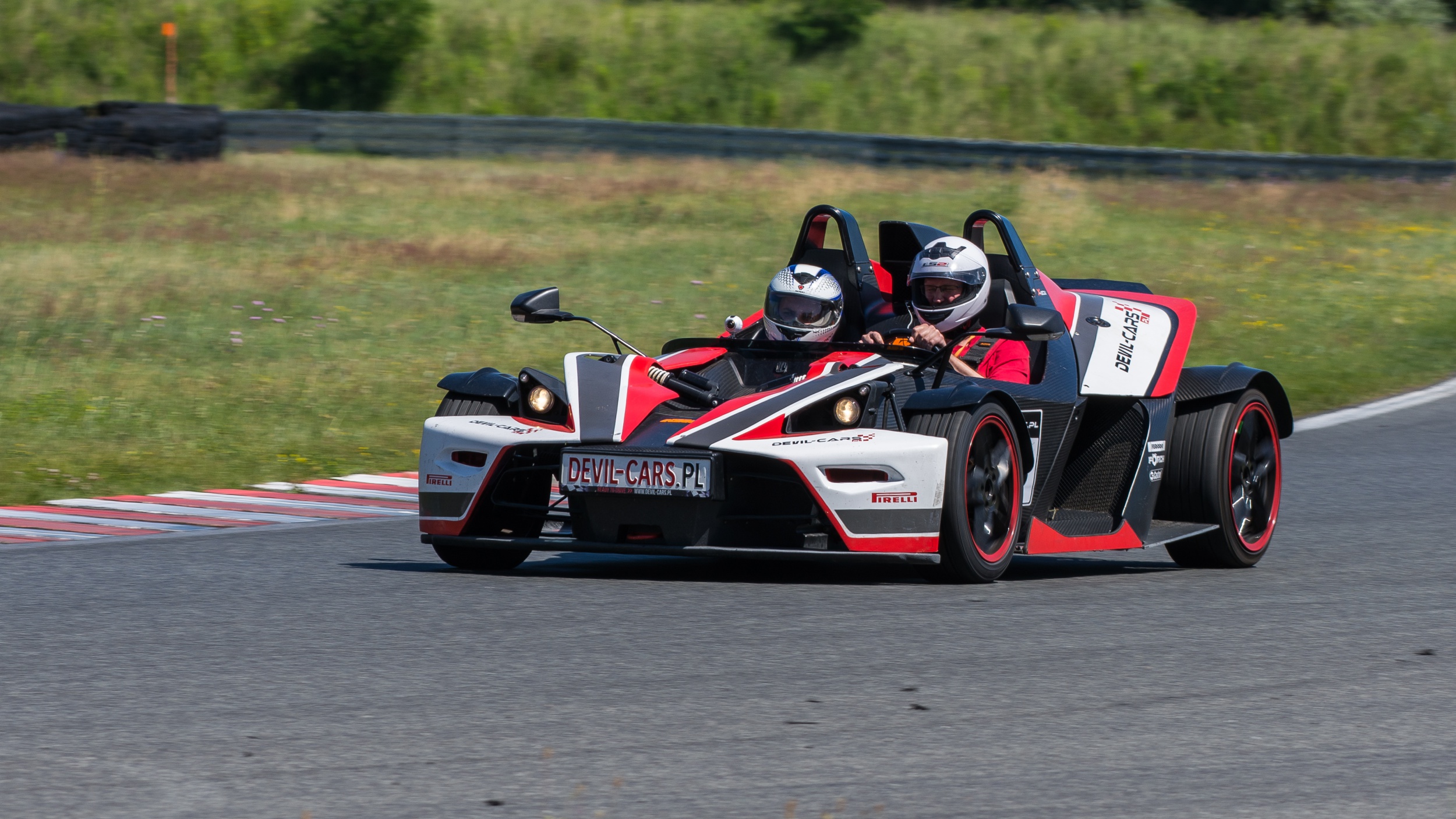 KTM X-BOW vs. Porsche 911 Carrera