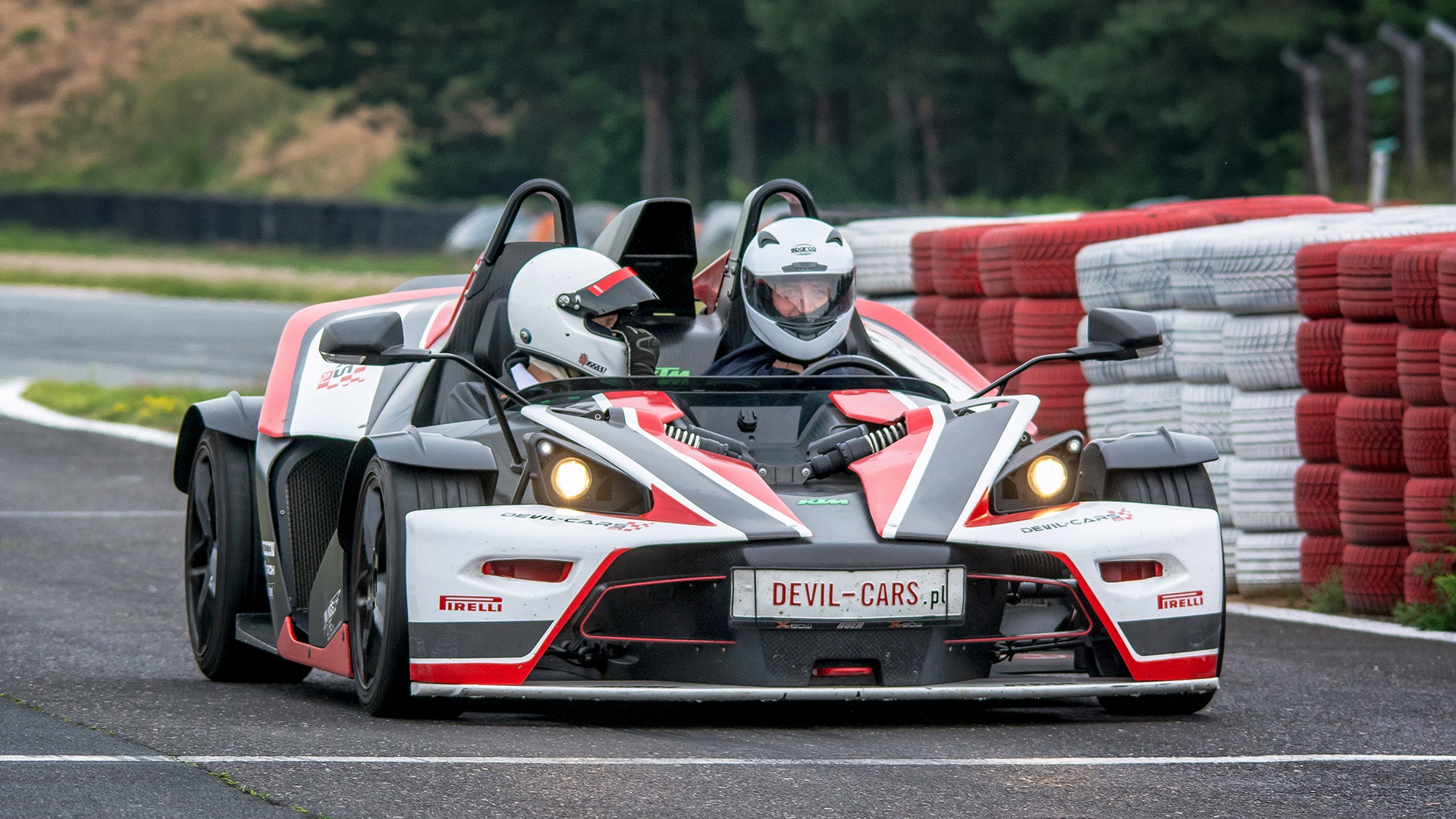 Ford Mustang vs. KTM X-BOW