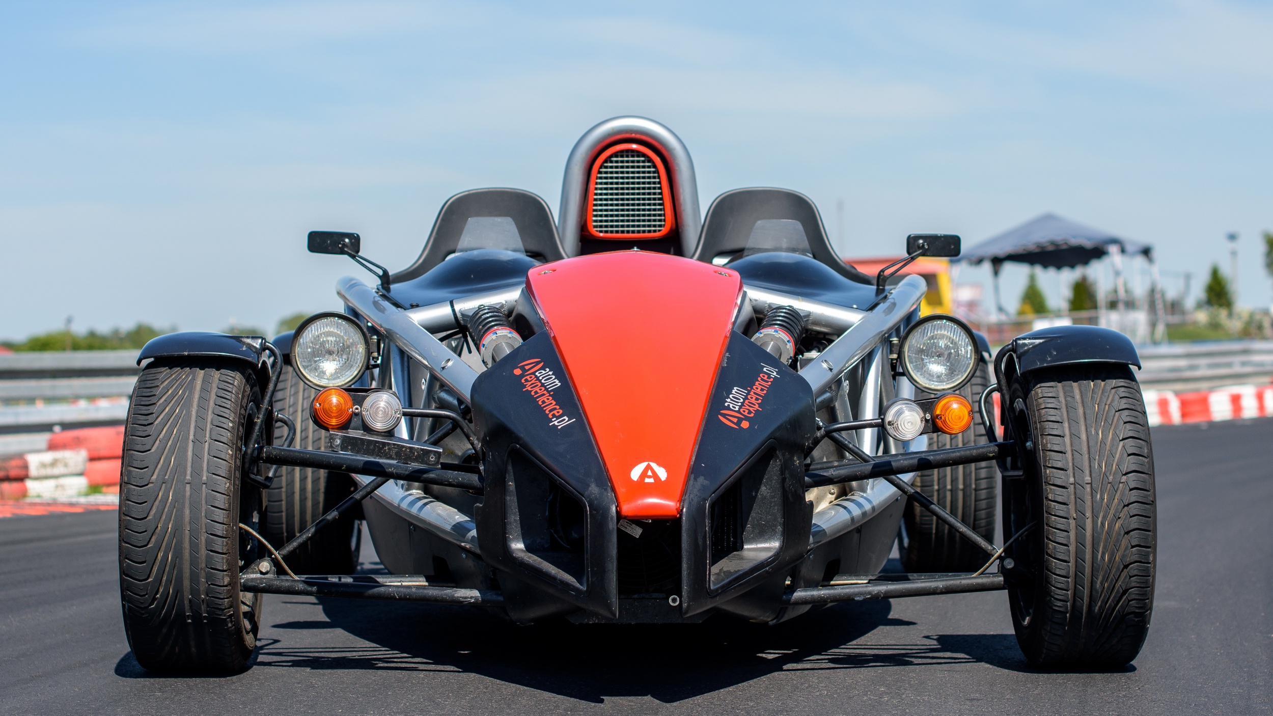 Ferrari F430 vs. Ariel Atom